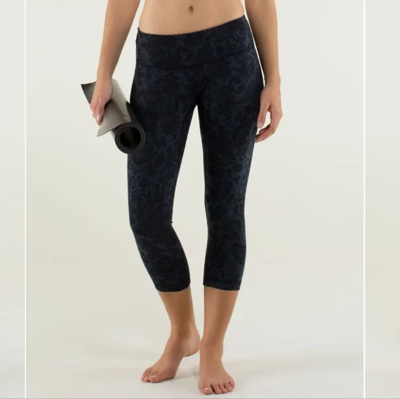 🍋Like New Lululemon Wunder Under Crop - Picture 3 of 11